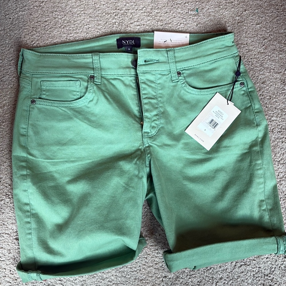 NWT NYDJ Green Ella Shorts